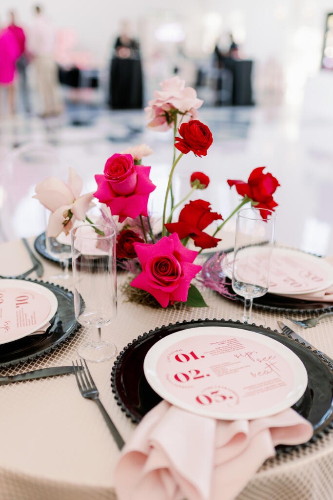Modern pink floral table décor by EB Inc. Events – best event décor company in Houston