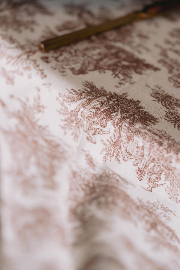 Traditional Toile Tablecloth: Brown - Image 3