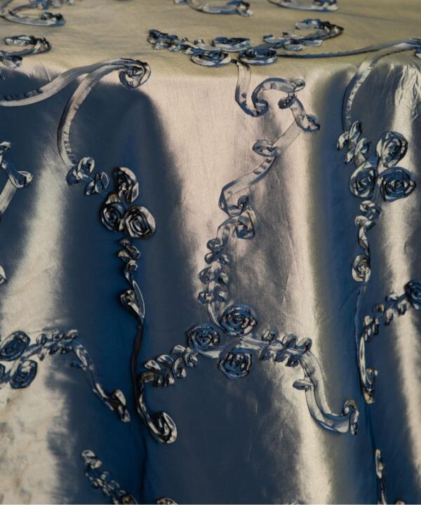 Regal Rose Tablecloth: Blue/ Gold