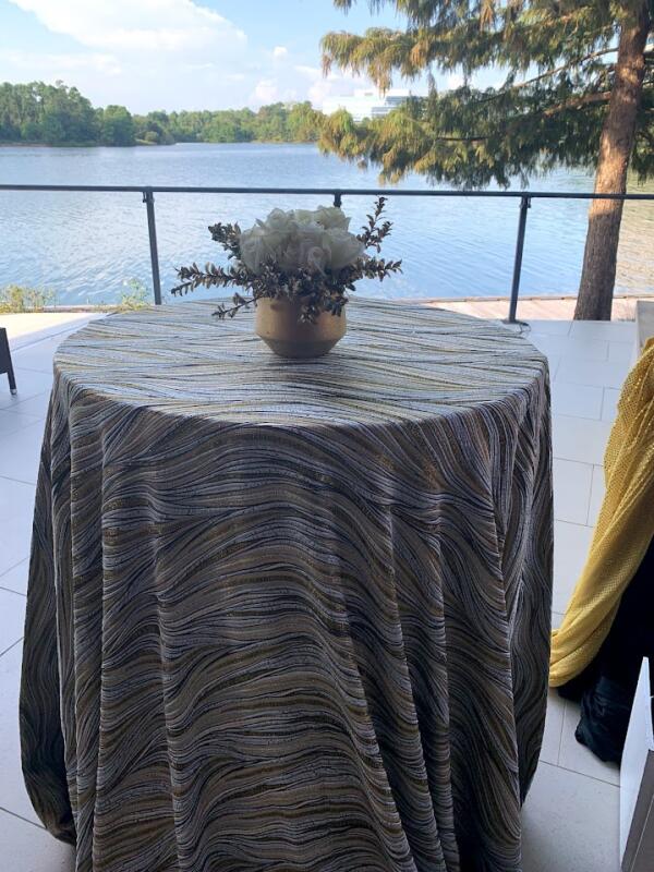 Charisma Tablecloth: Black & Gold - Image 2