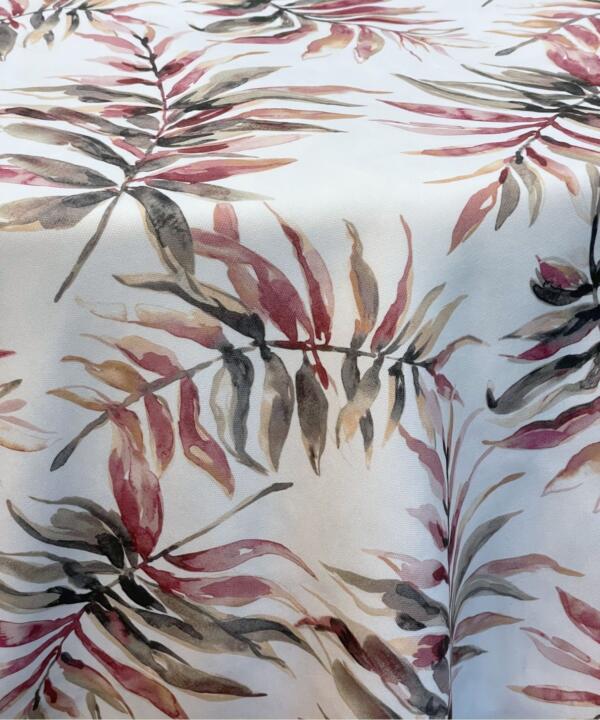 Palmera Tablecloth: Plum