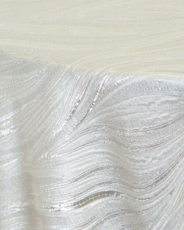 Charisma Tablecloth: Silver/Ivory