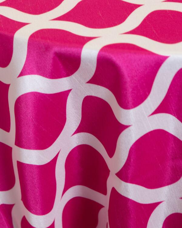 Wisker Bisket Tablecltoho: Fuchsia