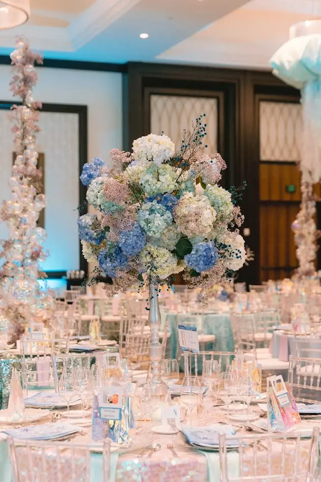 Luxury event design featuring elegant floral centerpieces and upscale table décor